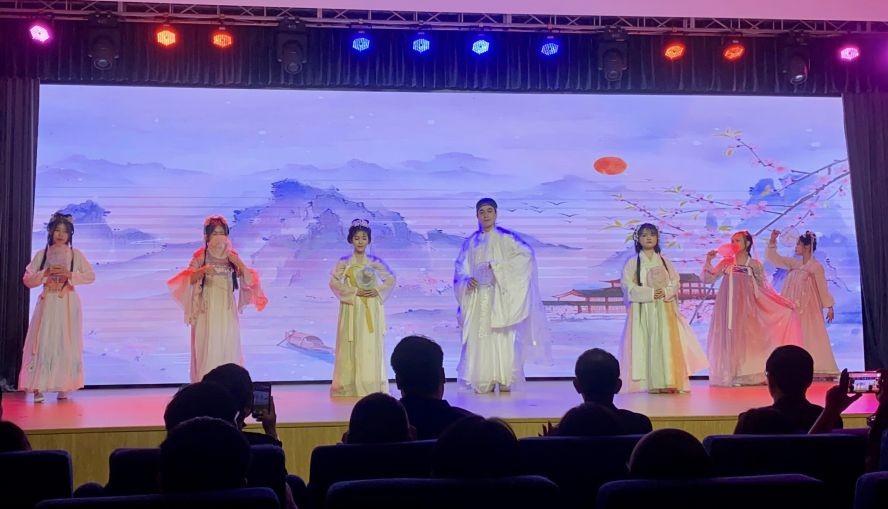 精彩的汉服表演。