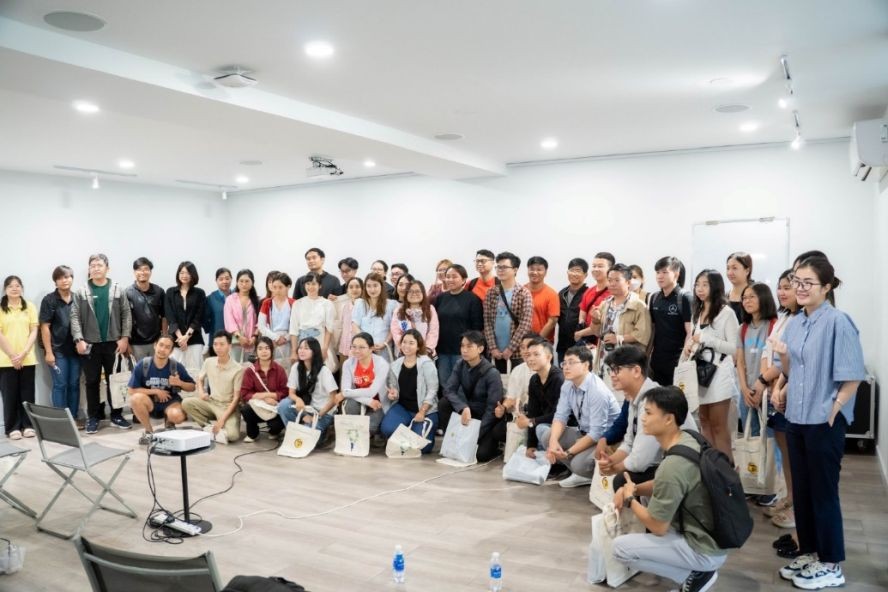 参加者与演讲者和组办单位在讲习会结束后合照。(图片由TravelSig+提供)