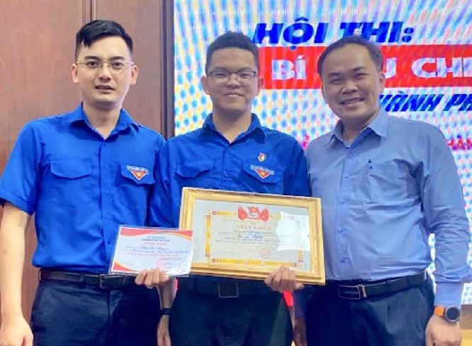 陈达康荣获守德市优秀共青团书记比赛第一名。 陈达康荣获守德市优秀共青团书记比赛第一名。