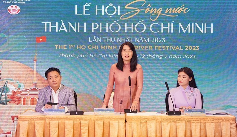 市旅游厅厅长阮氏映华发表讲话。(图:玄甄)