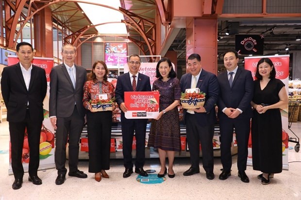 7月12日,泰国中央集团(Central Retail)在泰国曼谷中央世界商业中心(CentralWorld)举行越南荔枝推广活动。(图:越通社)