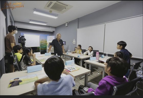 儿童演员参加电影《南方大地》的试镜和培训。