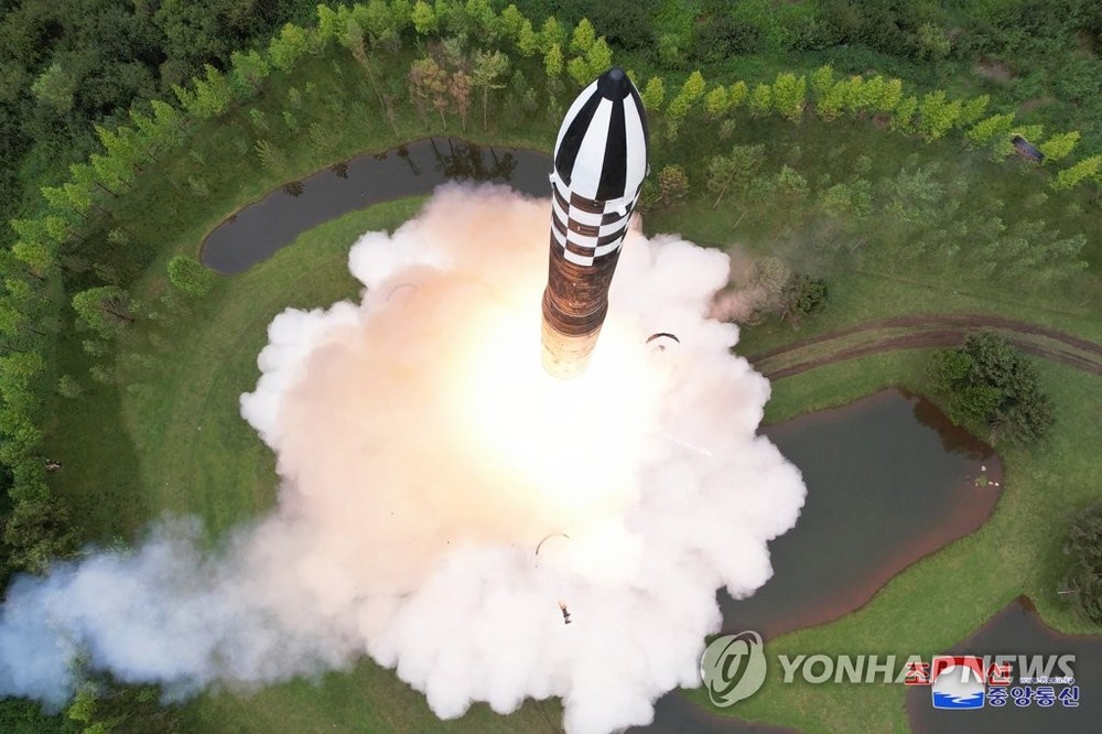 朝鲜试射的“火星-18”型洲际弹道导弹。(图:韩联社/朝中社)