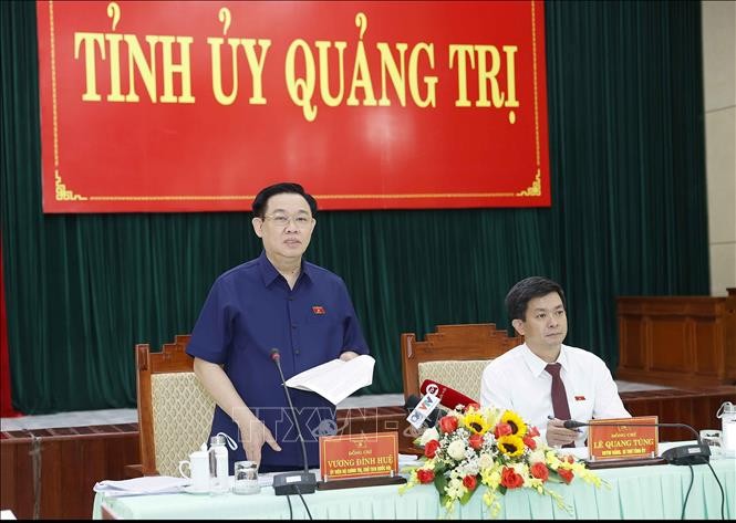 国会主席王廷惠在会议上致辞。(图:越通社)