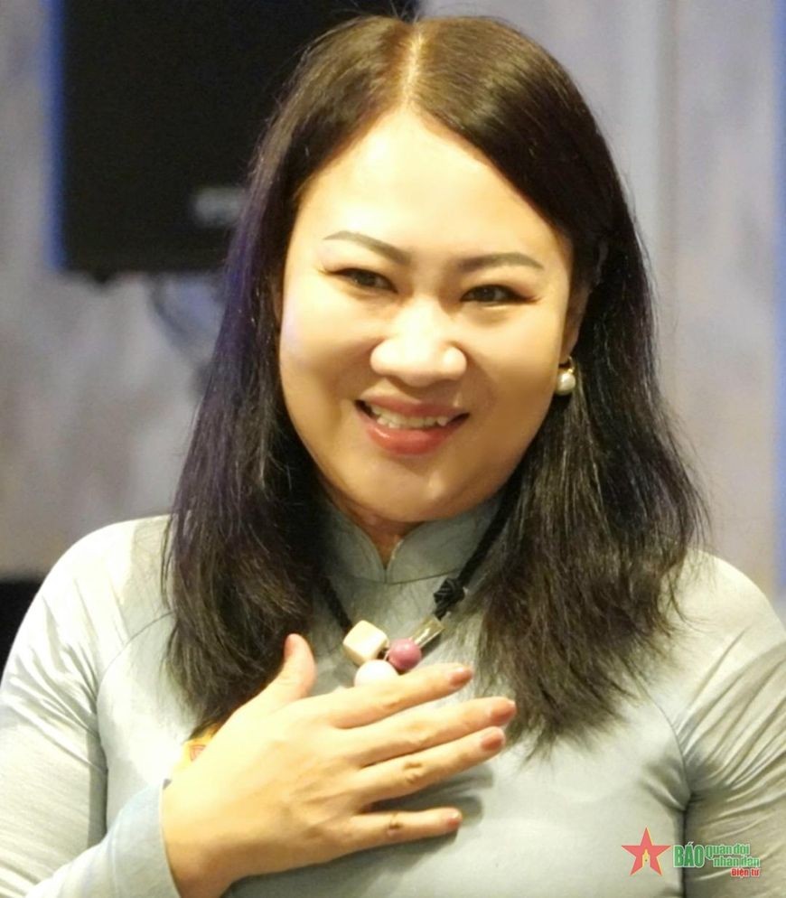 胡志明市越南-东南亚友好协会会长潘氏红春副教授、博士。