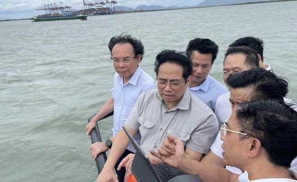 政府总理范明政与代表团18日前往考察芹耶国际中转港建设研究提案。(图:TTO)