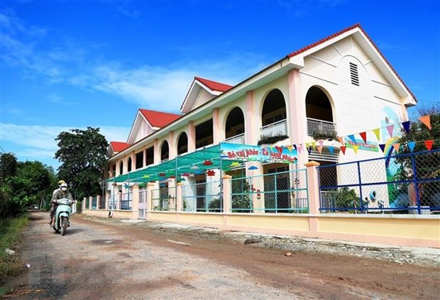 为西宁边境地区少数民族儿童投建的新边县和协乡幼儿园。