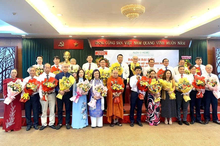 第三届执委成员。