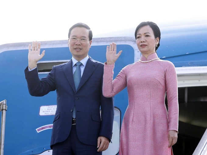 国家主席武文赏偕夫人和越南高级代表团已抵达首都罗马。(图:越通社)