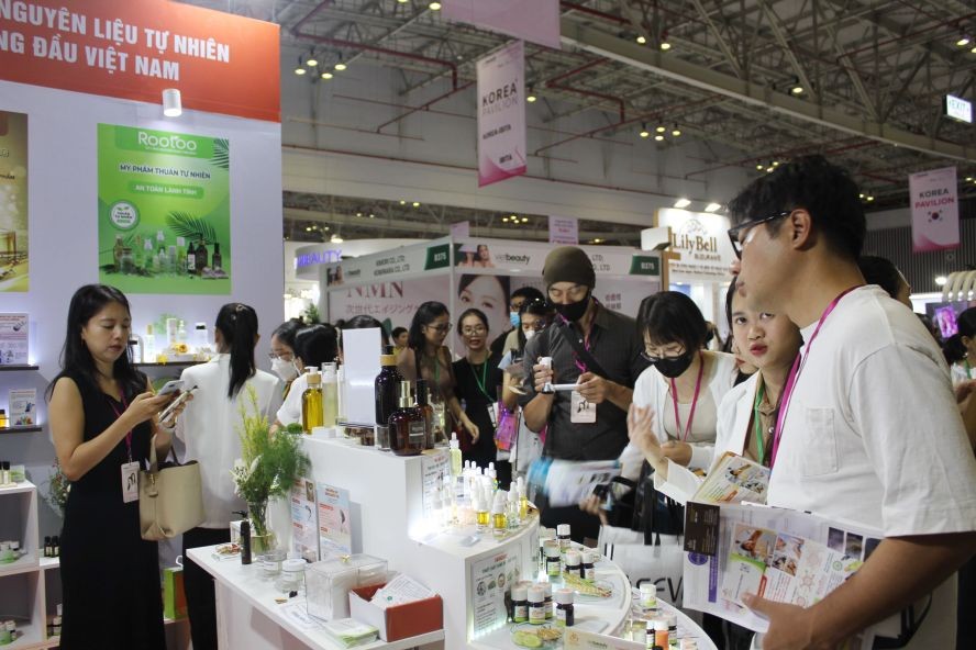 越南国际美容与化妆品展吸引众多业者参观。