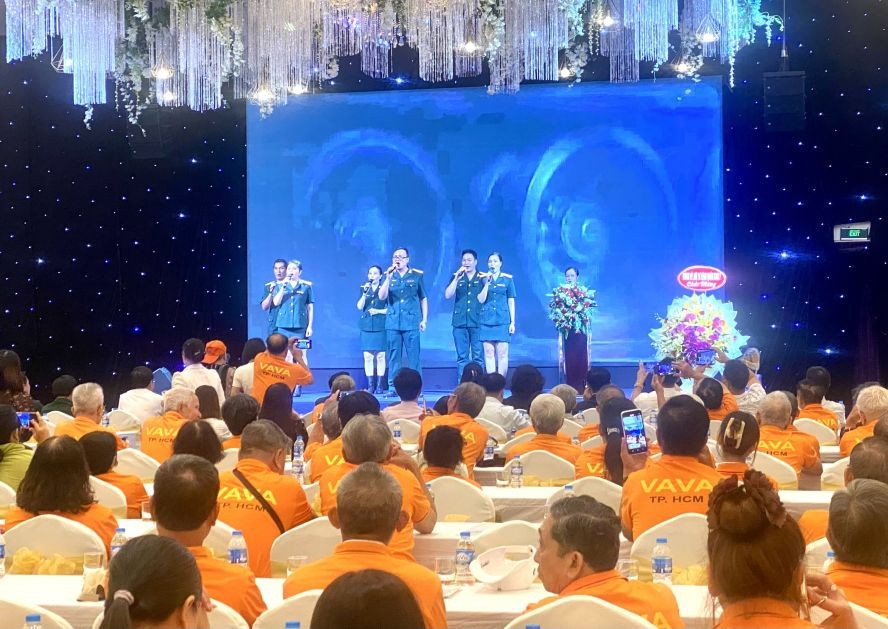 第七军区表演文艺助兴。