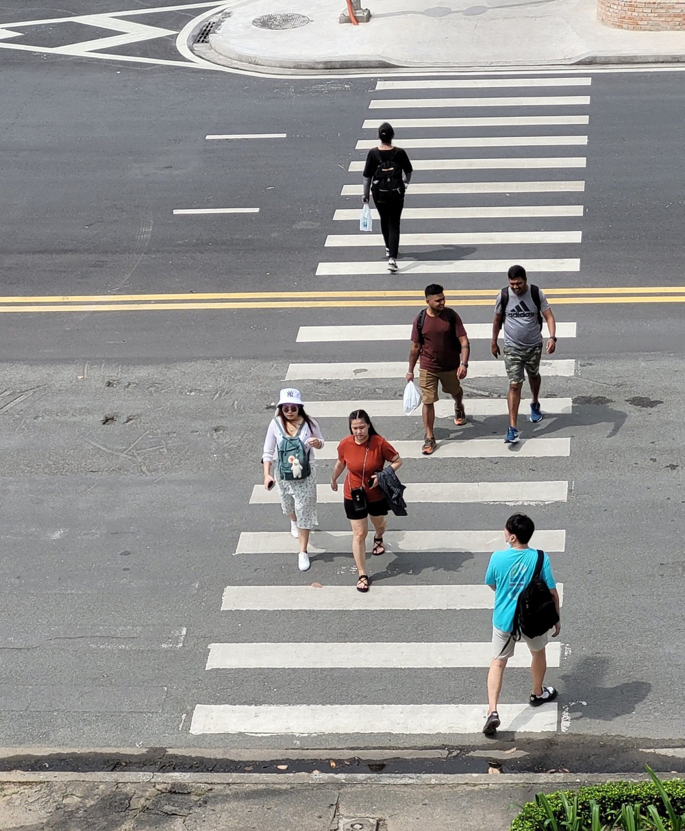 匆忙人生  许励程 摄