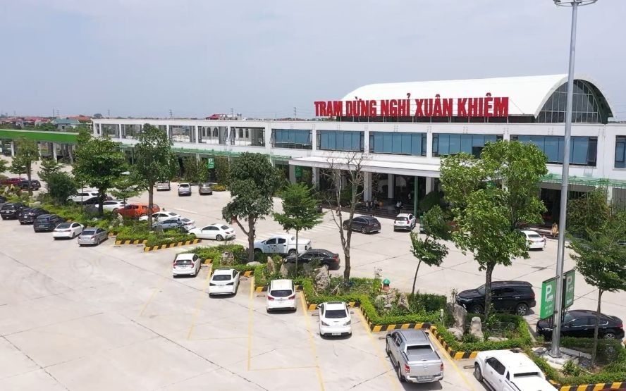图为建于北南高速公路高菩-梅山路段上的春谦休息站一景。(图:苑霞)