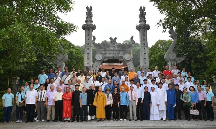 少数民族威望人士参加连结行程