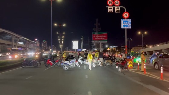 围捕飚车歹徒团伙