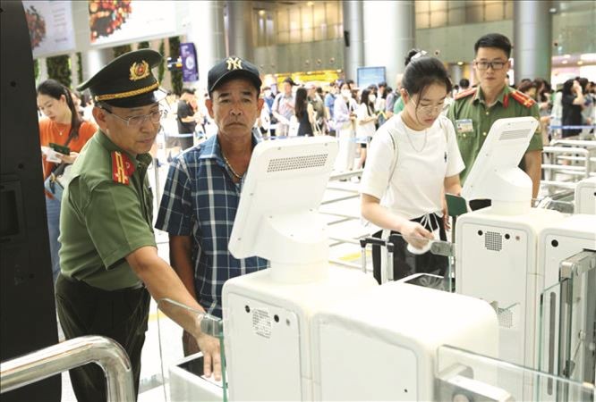 自动出入境系统助乘客节约时间