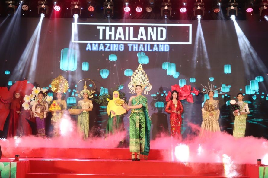 仙泉旅游区精彩文艺表演节目。 仙泉旅游区精彩文艺表演节目。