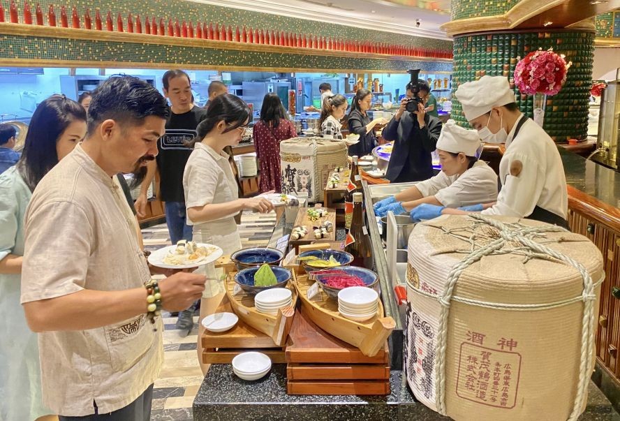 素食自助餐广受欢迎。