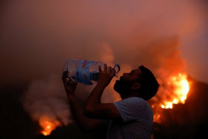 世界气象组织警告称,今夏席卷全球大部分地区的热浪再次提醒人们,人为引起的气候变化所导致的极端天气事件已成为“新常态”。(示意图:互联网)