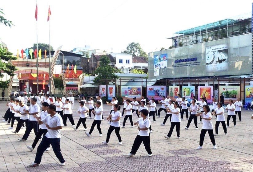 第五郡养生俱乐部明早汇演。