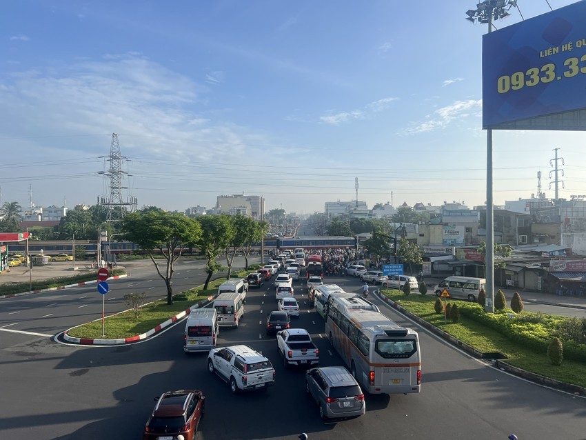 13号国道是优先以BOT形式开展的本市5个通道工程之一。 13号国道是优先以BOT形式开展的本市5个通道工程之一。