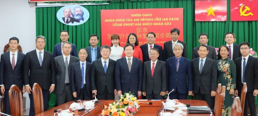 守德市接见中国党建设专家代表团