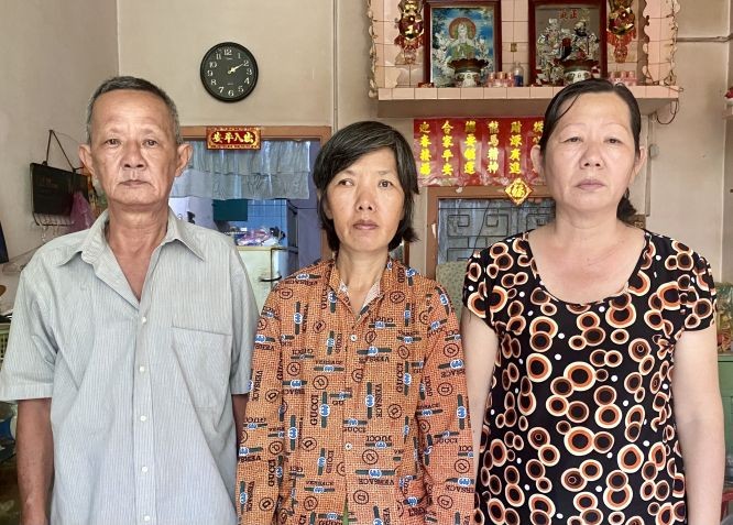 陈氏金蓉(中)与姐兄。