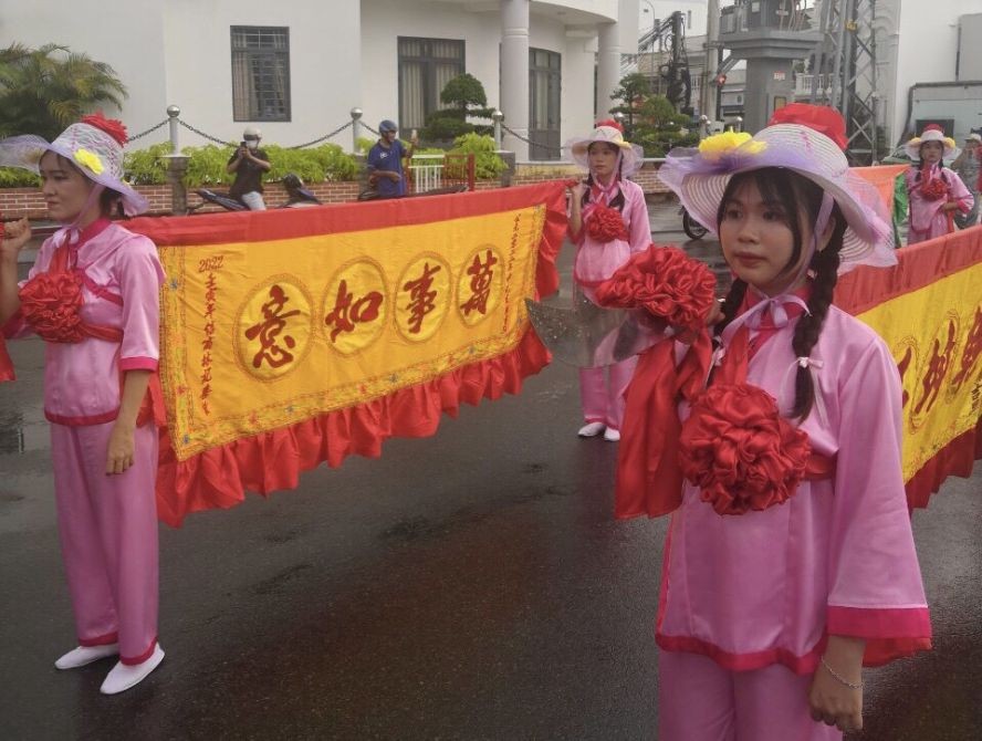 藩切市华人参加游行。 藩切市华人参加游行。