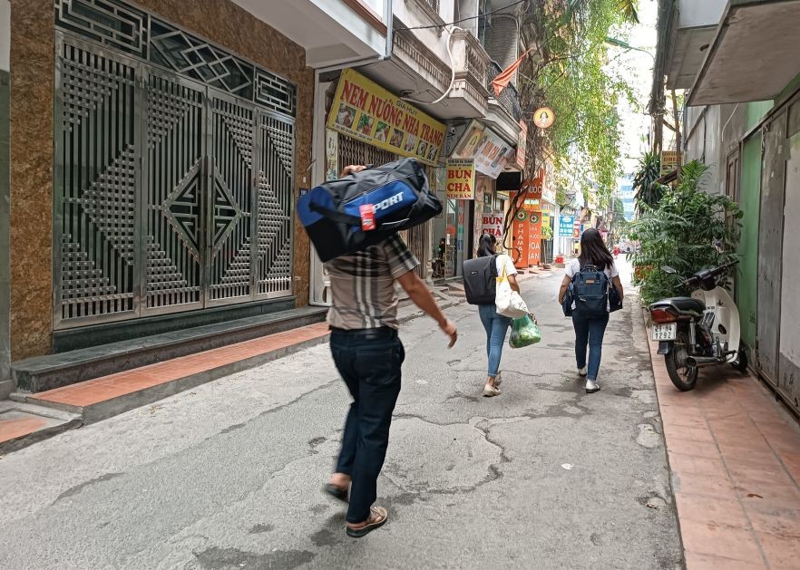 很多家长和新生都为在河内市找到满意的房租而“头疼”。 很多家长和新生都为在河内市找到满意的房租而“头疼”。