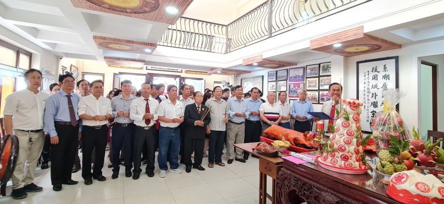 何氏宗祠秋祭仪式。