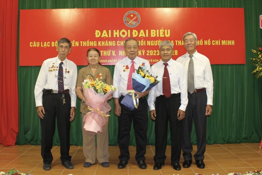 市华人抗战传统俱乐部新届执委会。