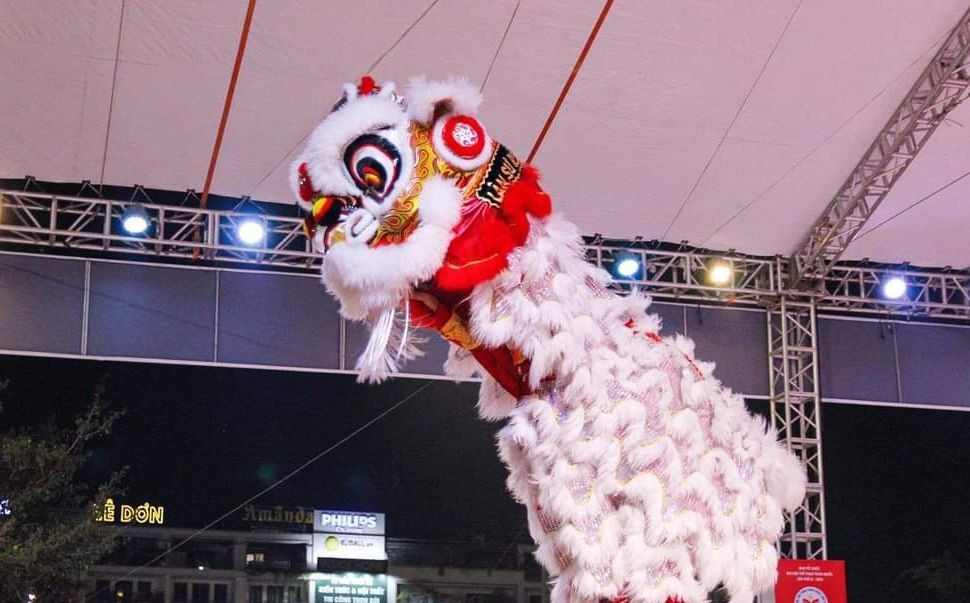精英堂为参加守德市龙狮梅花桶公开赛作准备。