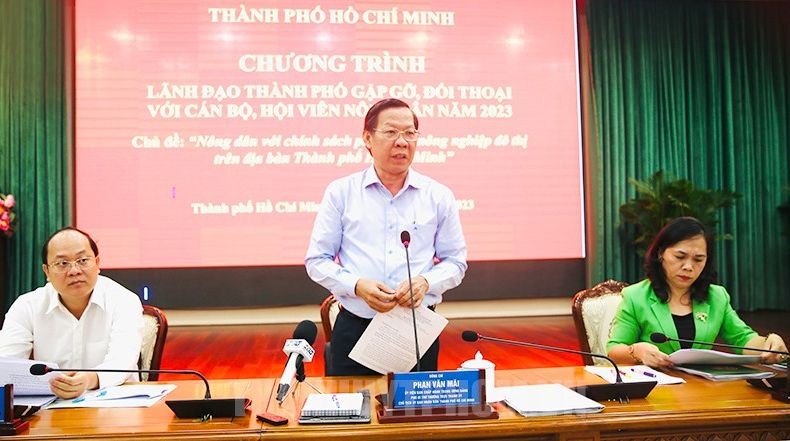 关心农民物质与精神生活