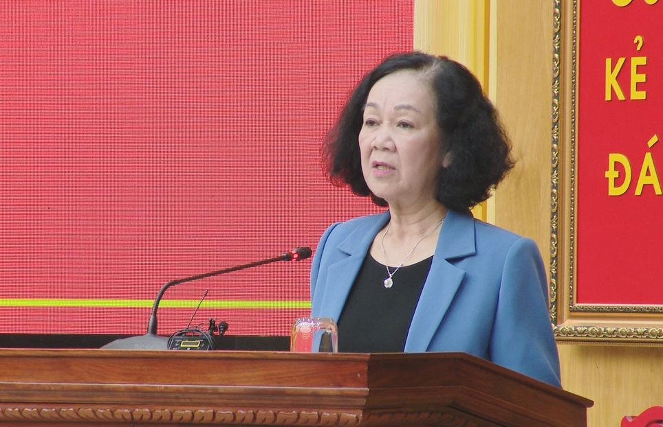 中央组织部长张氏梅在会议上发表讲话。(图:乂安电视台)
