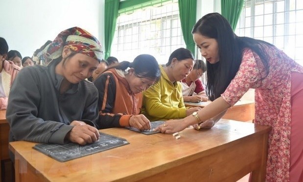 2022至2023学年,全国共动员3万2000多人参加扫盲班,较上学年增加了逾1万2000人。