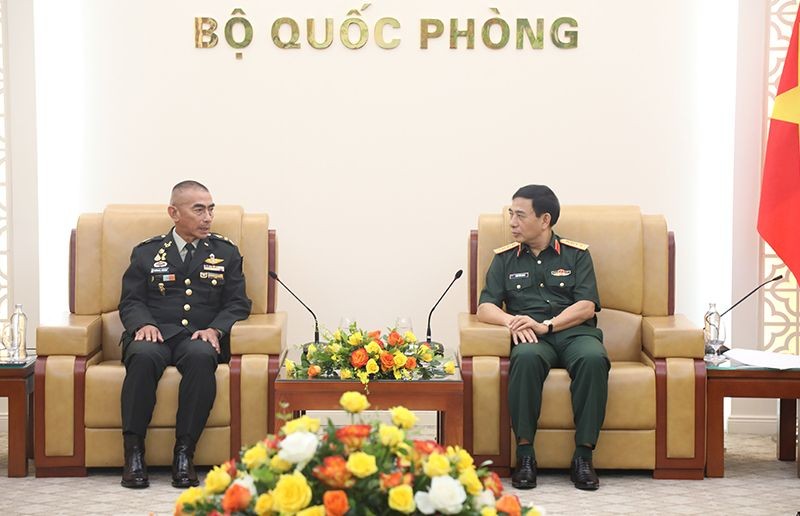 国防部长潘文江大将接见泰国皇家军队国防力量司令差林坡将军。(图:国防部)