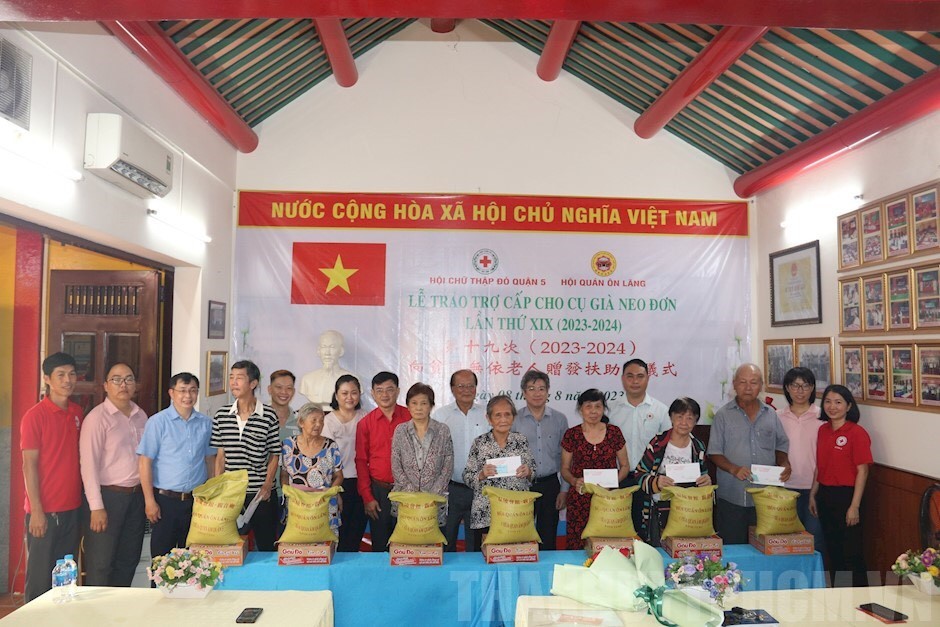 温陵会馆关照贫困户。