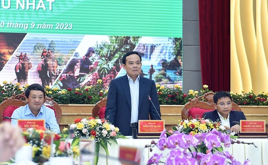 政府副总理陈留光(中)在会议上发表讲话。(图:VGP)