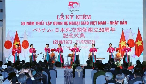 越日建交50周年招待会的艺术表演。(图:越通社)