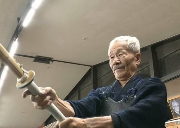 81 岁牙医考取剑道七段资格