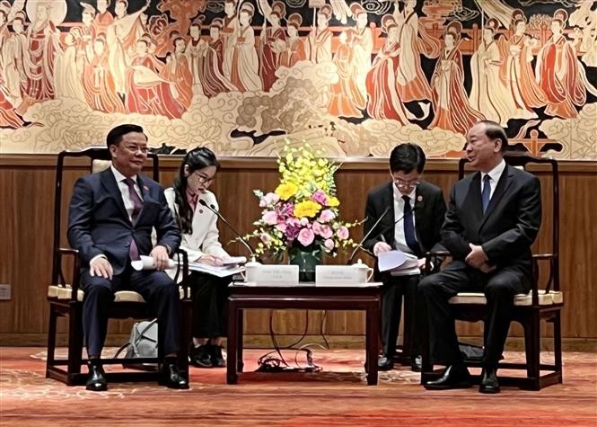 河内市委书记丁进勇同志会见中共中央政治局委员、广东省委书记黄坤明同志。(图:越通社)