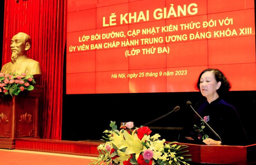 中央组织部长张氏梅在开学典礼上致词。(图:HCMA)