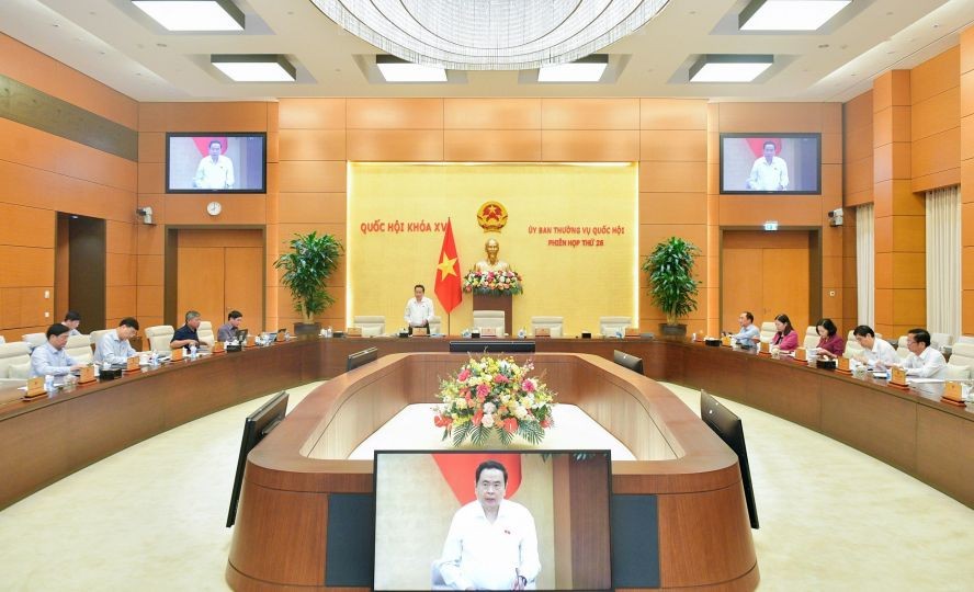 国会常务副主席陈清敏主持会议。(图:国会)