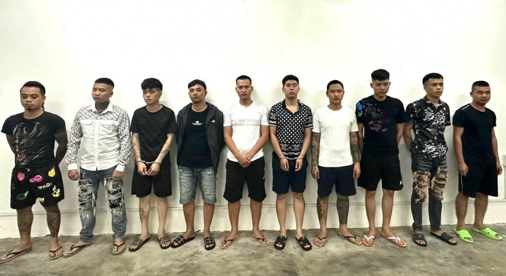 被抓获的放高利贷团伙。（图：警方提供）