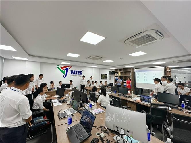 图为一商务俱乐部英语练习场景。（图：越通社）