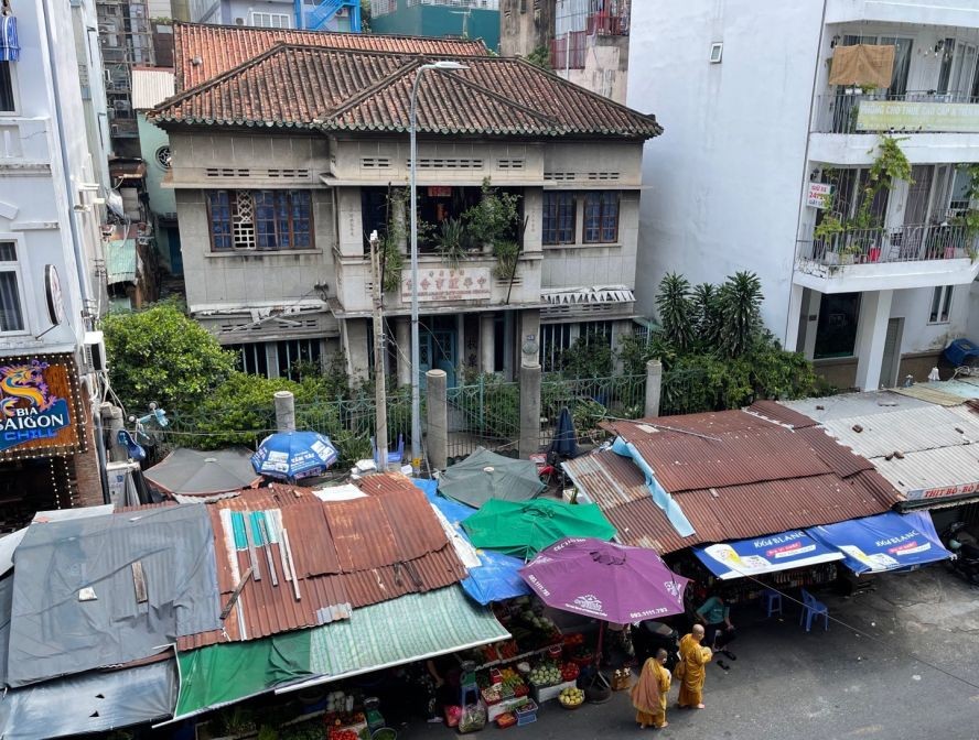 旧街市里的原西贡广肇公所。