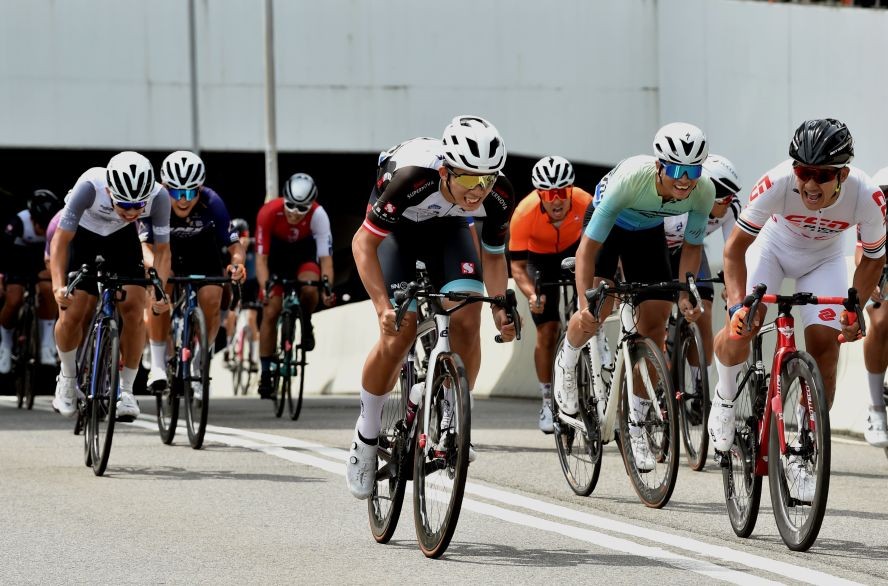 参赛选手在比赛中。（图：新华社）