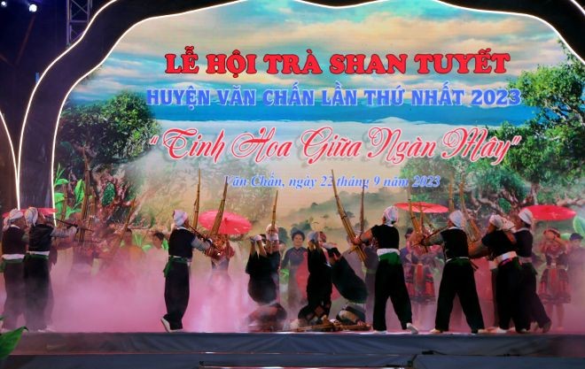 安沛省文振县江泉乡山雪茶盛会开幕式一景。（图：安沛报）