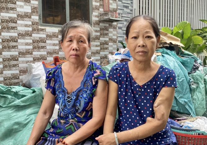 林禄梅（右）和三姑妈冯银凤。