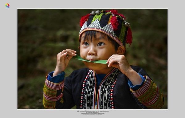 越南作者阮玉山的《红瑶族孩子学吹树叶》。